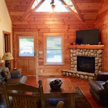 Smoky Mountain Retreat- Resort Cabin With Modern Amenities In The Heart Of Pf Pigeon Forge Exterior photo
